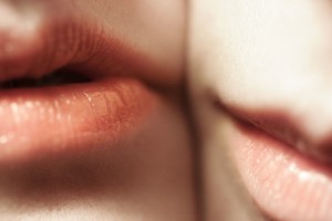 טיפול מילוי ועיבוי שפתיים